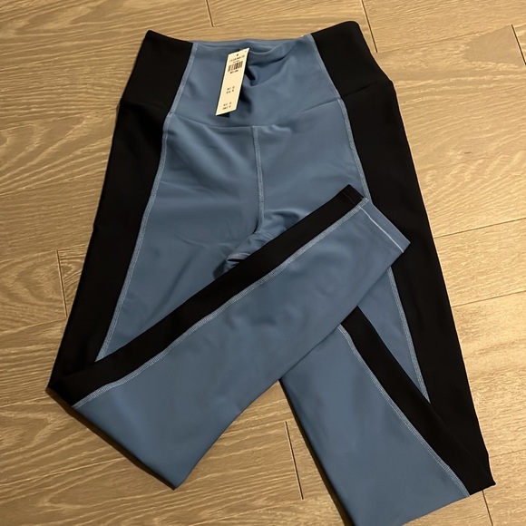 NWT Abercrombie leggings - Picture 2 of 3